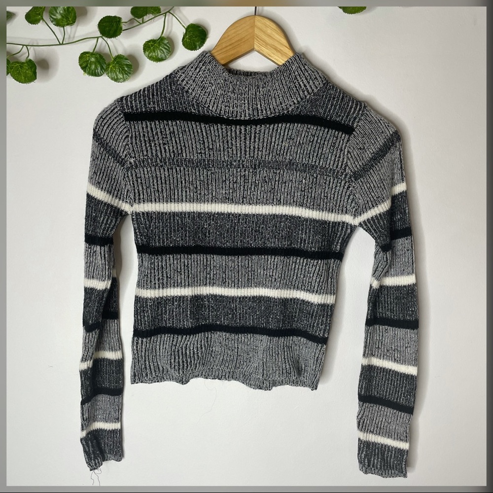 Taxi Women's Striped cropped Sweater size Medium